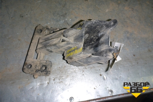 Кронштейн фары левой для Volvo TRUCK FH с 2002-2008г (ФШ)