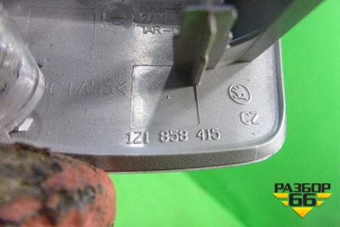 Накладка на торпедо (центральная левая) (1Z1858415) для Skoda Octavia (А5) с 2004-2013г (Октавия)