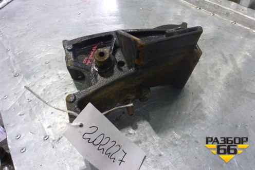 Кронштейн переднего бампера левый  (Нижний) (1525694) для Scania 4 Series с 1995-2005г