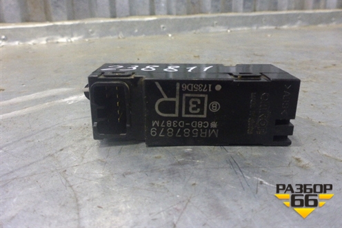 Кнопка стеклоподъёмника (задняя правая) (MR587879) для Mitsubishi Lancer-9  с 2003-2008г (Лансер)