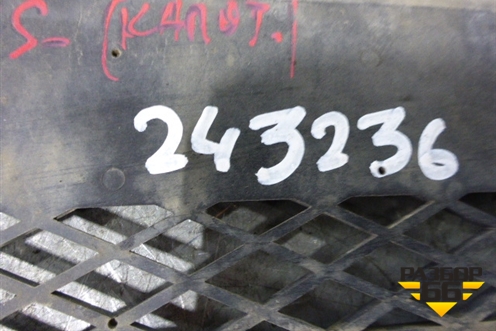 Решетка в капот  (81611500136) для MAN  TGS с 2007г