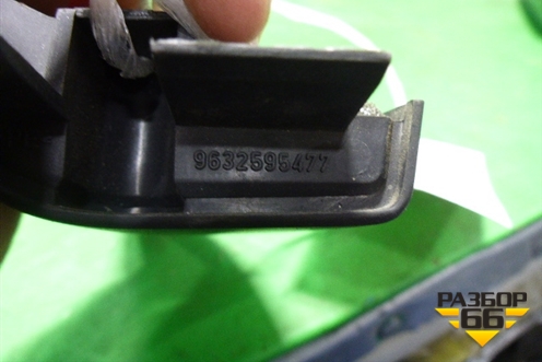 Накладка двери передней правой уголок (9632595477) для Citroen C5 с 2005-2008г (С5)