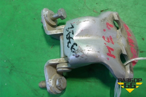 Петля двери задней левой нижняя для Mitsubishi Carisma c 1999-2003г