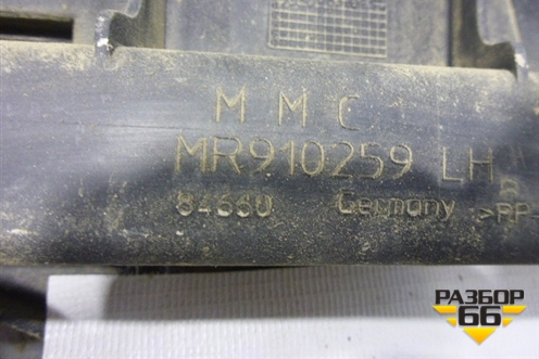 Кронштейн заднего бампера левый (MR910259) для Mitsubishi Carisma c 1999-2003г