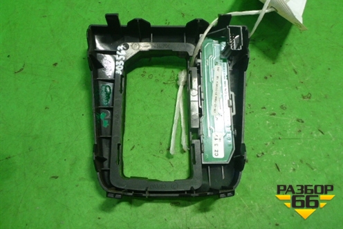 Накладка внутренняя (на кулису АКПП) (3T1713203A) для Skoda Superb с 2008-2015г