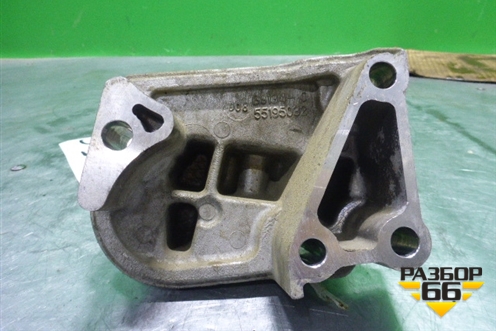 Кронштейн двигателя правый (1.4л 350A1000) (55195032) для Fiat Grande Punto с 2005г