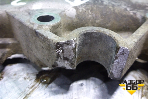 Крышка двигателя передняя (1.8л 1ZZ) (113210D020) для Toyota Avensis с 2003-2009г