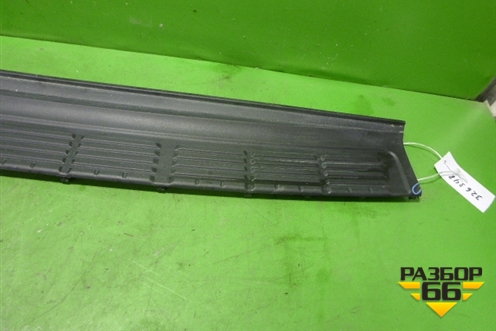 Накладка заднего бампера (до 2012г) (5216260040) для Toyota Land Cruiser (200) с 2008г