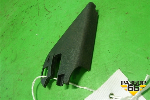 Накладка двери передней правой уголок (5J0837994) для Skoda Fabia с 2007-2014г