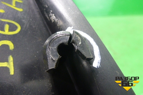 Накладка двери передней правой уголок (330188061) для Opel Astra H с 2004-2015г