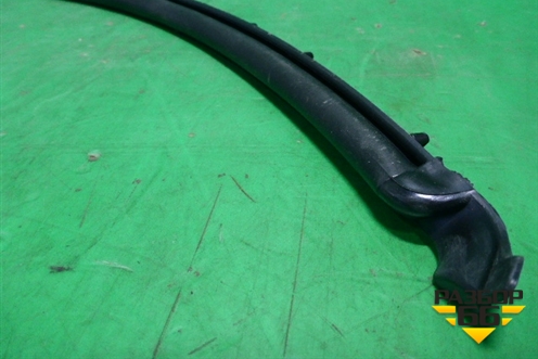 Уплотнитель двери (задней правой на переднее ребро новый) для Citroen DS4 с 2011г (ДС 4)