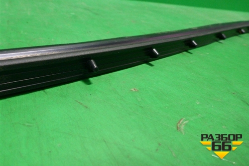 Уплотнитель двери (задней правой на переднее ребро новый) для Citroen DS4 с 2011г (ДС 4)