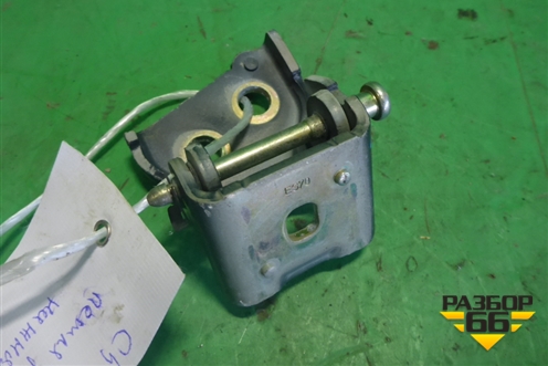 Петля двери передней левой нижняя для Citroen C5 с 2005-2008г (С5)