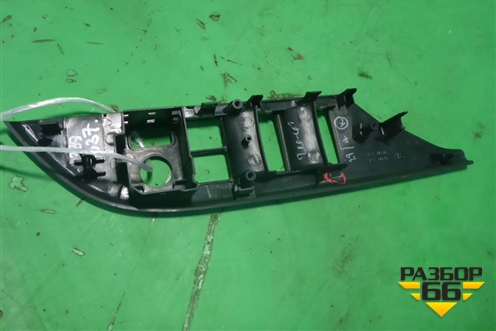 Накладка двери передней левой (742320K651) для Toyota Fortuner с 2016г