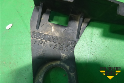 Кронштейн фары левой (после 2012г) (6J0821119B) для Seat Ibiza с 2008-2017г