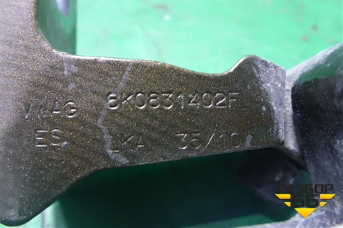Петля двери передней правой нижняя (8K0831402F) для Seat Ibiza с 2008-2017г