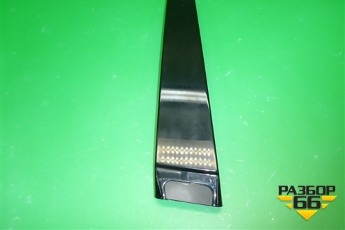 Накладка стойки (центральной правой) (7L6853318D) для Volkswagen Touareg c 2002-2010г (Туарег)