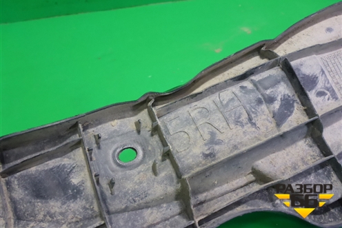 Пыльник переднего крыла правого (5382702210) для Toyota Corolla (E18) с 2012-2019г