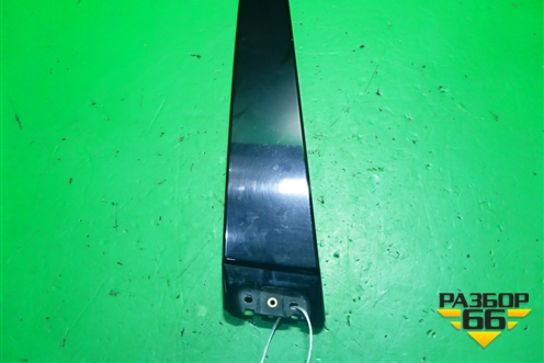 Накладка стойки (центральной правой) для Volkswagen Touareg c 2002-2010г (Туарег)