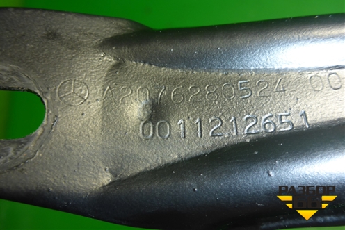 Кронштейн (под капотом левый) (A2076280524) для Mercedes Benz E-Klass C207 (купе) с 2009г (Е Купе)