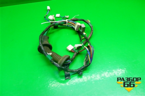 Проводка двери передней правой (821513T060) для Toyota Camry CV3 с 2001-2006г