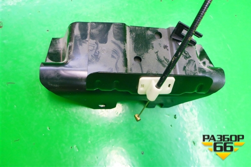 Кронштейн замка багажника (7L6827529) для Volkswagen Touareg c 2002-2010г