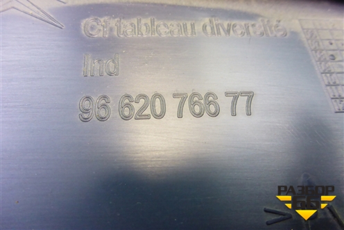 Обшивка двери передней правой под электрику (9662076677) для Citroen C5 с 2008г (С5)