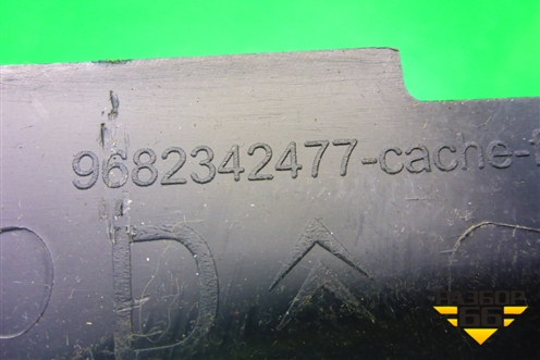 Накладка на торпедо (правая боковая) (9682342477) для Citroen C5 с 2008г (С5)