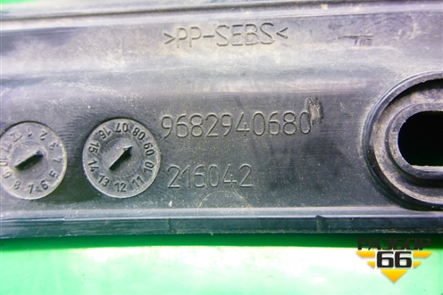 Накладка внутренняя (на петлю капота правая) (9682940680) для Citroen C5 с 2008г (С5)