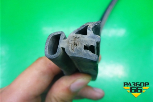 Уплотнитель капота (на решётку стеклоочист.) для Citroen C5 с 2008г (С5)