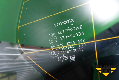 Стекло глухое правое (до 2015) (6271060E50) для Toyota Land Cruiser (200) с 2008г