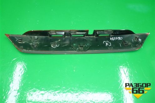 Накладка двери багажника (под камеру) для Nissan Qashqai (J11E) с 2013г (Кашкай)