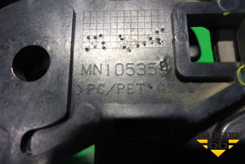Ручка внутренняя двери задней левой (MN10535) для Mitsubishi Grandis с 2004г
