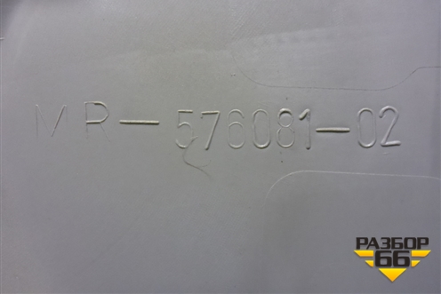 Обшивка двери передней правой под электрику (MR576081) для Mitsubishi Grandis с 2004г