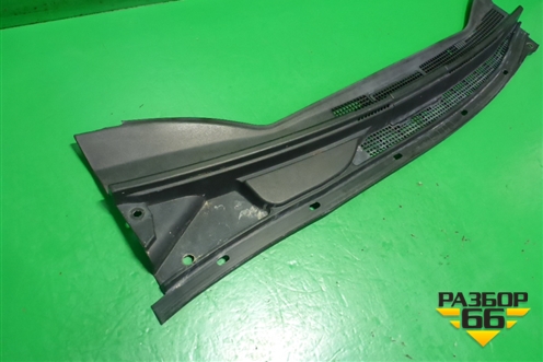 Решетка стеклоочистителей (центральная) (MN167440) для Mitsubishi Grandis с 2004г