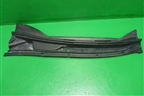 Решетка стеклоочистителей (центральная) (MN167440) для Mitsubishi Grandis с 2004г