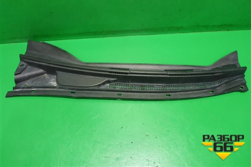 Решетка стеклоочистителей (центральная) (MN167440) для Mitsubishi Grandis с 2004г