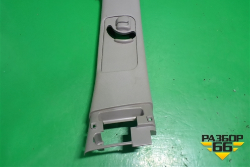 Обшивка стойки центральная верхняя правая (MR576070) для Mitsubishi Grandis с 2004г