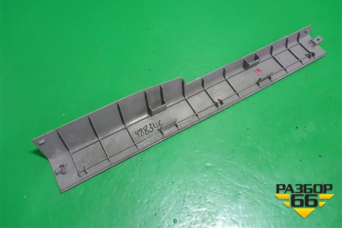 Накладка порога внутренняя переднего правого (MR962012) для Mitsubishi Grandis с 2004г