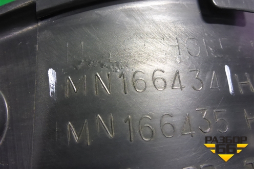 Накладка на щиток приборов (MN166434) для Mitsubishi Grandis с 2004г