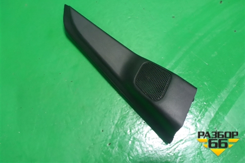 Накладка двери передней правой уголок (MN151790) для Mitsubishi Grandis с 2004г