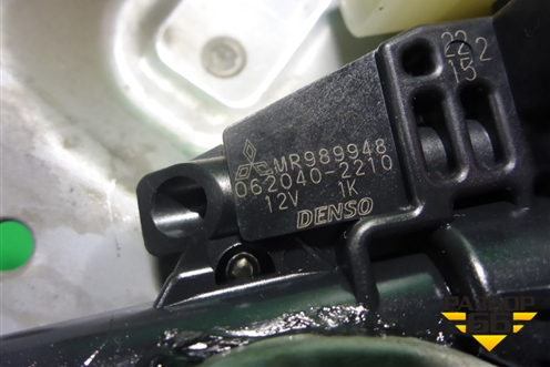 Стеклоподъёмник электрический передний правый (MR989948) для Mitsubishi Grandis с 2004г
