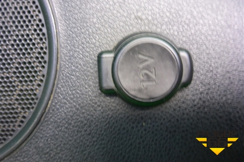 Держатель задней полки правый (9683529877) для Peugeot Partner Tepee с 2008г (Партнер Типпи)