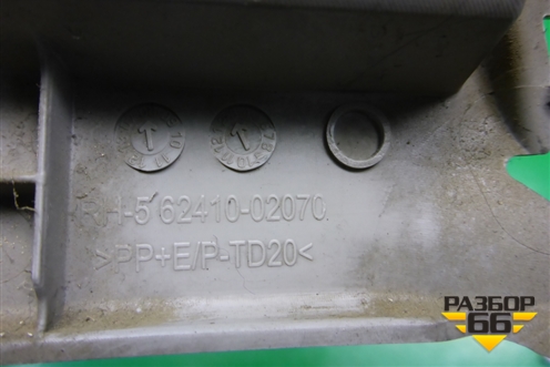 Обшивка стойки центральная верхняя правая (6241002070) для Toyota Auris с 2006-2012г