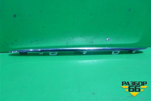 Накладка на решетку радиатора (правая) (A1778881400) для Mercedes Benz A200/220 W177 с 2018г (А)
