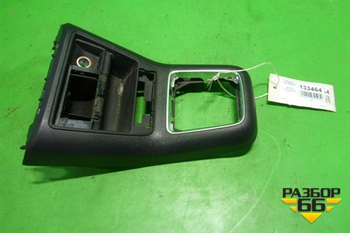 Накладка внутренняя (на кулису МКПП) (5N1857961A) для Volkswagen Golf V Plus с 2005-2014г
