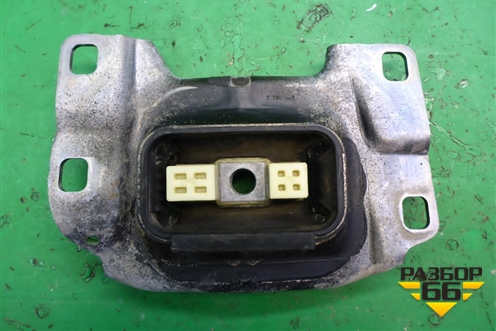 Опора КПП левая (МКПП) (V617M121AB) для Ford Focus 3 с 2011г