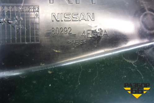 Накладка двери передней правой уголок (802924EA2A) для Nissan Qashqai (J11E) с 2013г (Кашкай)