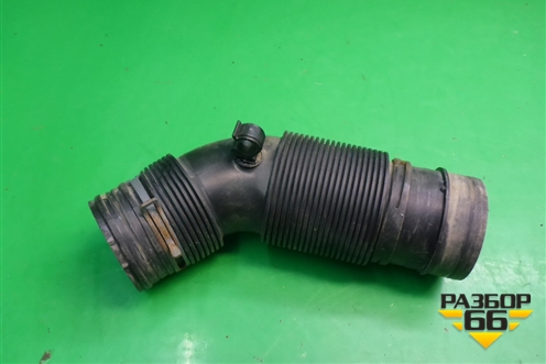 Патрубок воздушного фильтра (правый 4.2л BAR) (7L6129684) для Volkswagen Touareg c 2002-2010г (Туарег)