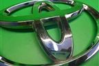 Эмблема на дверь багажника (9097502129) для Toyota Land Cruiser (200) с 2008г